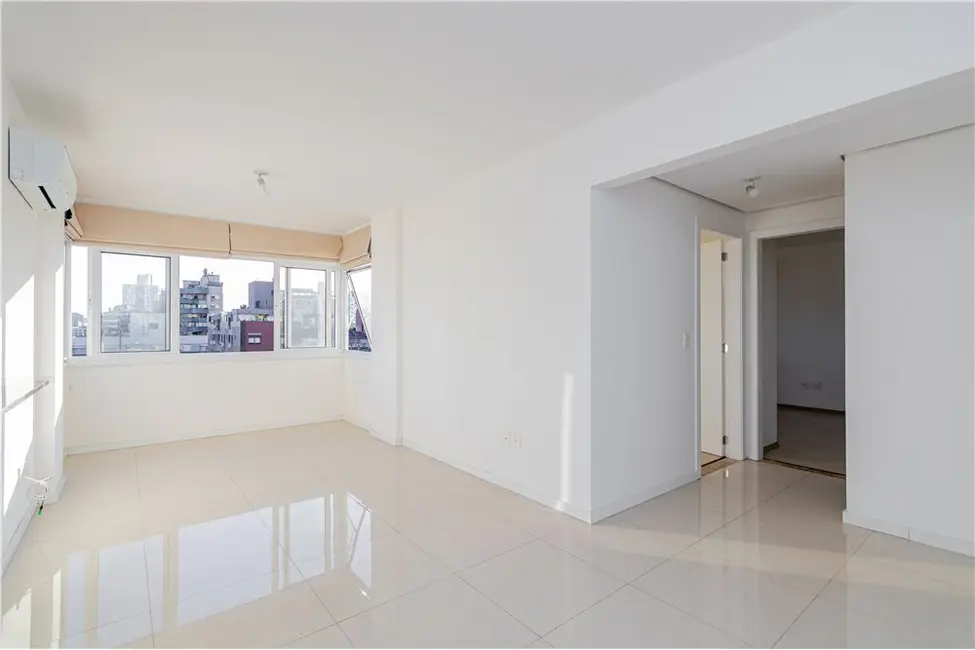 Foto 2 de Apartamento com 2 quartos à venda, 62m2 em Rio Branco, Porto Alegre - RS