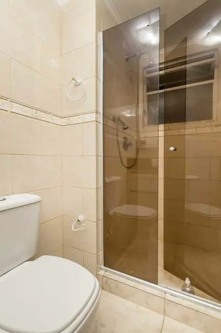 Apartamento com 3 quartos à venda, 103m2 em Centro Histórico, Porto Alegre - RS - imagem 6 Foto 6 de Apartamento com 3 quartos à venda, 103m2 em Centro Histórico, Porto Alegre - RS