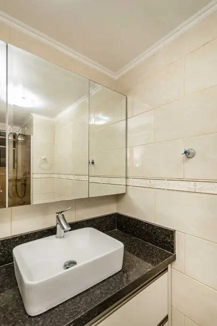 Apartamento com 3 quartos à venda, 103m2 em Centro Histórico, Porto Alegre - RS - imagem 5 Foto 5 de Apartamento com 3 quartos à venda, 103m2 em Centro Histórico, Porto Alegre - RS