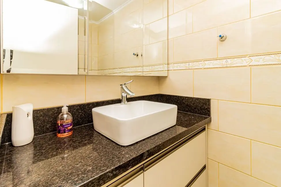 Apartamento com 3 quartos à venda, 103m2 em Centro Histórico, Porto Alegre - RS - imagem 4 Foto 4 de Apartamento com 3 quartos à venda, 103m2 em Centro Histórico, Porto Alegre - RS