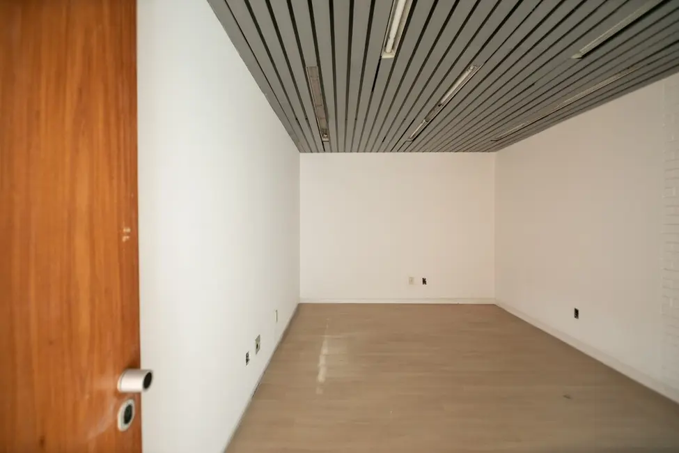 Sala Comercial à venda, 320m2 em Petrópolis, Porto Alegre - RS - imagem 8 Foto 8 de Sala Comercial à venda, 320m2 em Petrópolis, Porto Alegre - RS