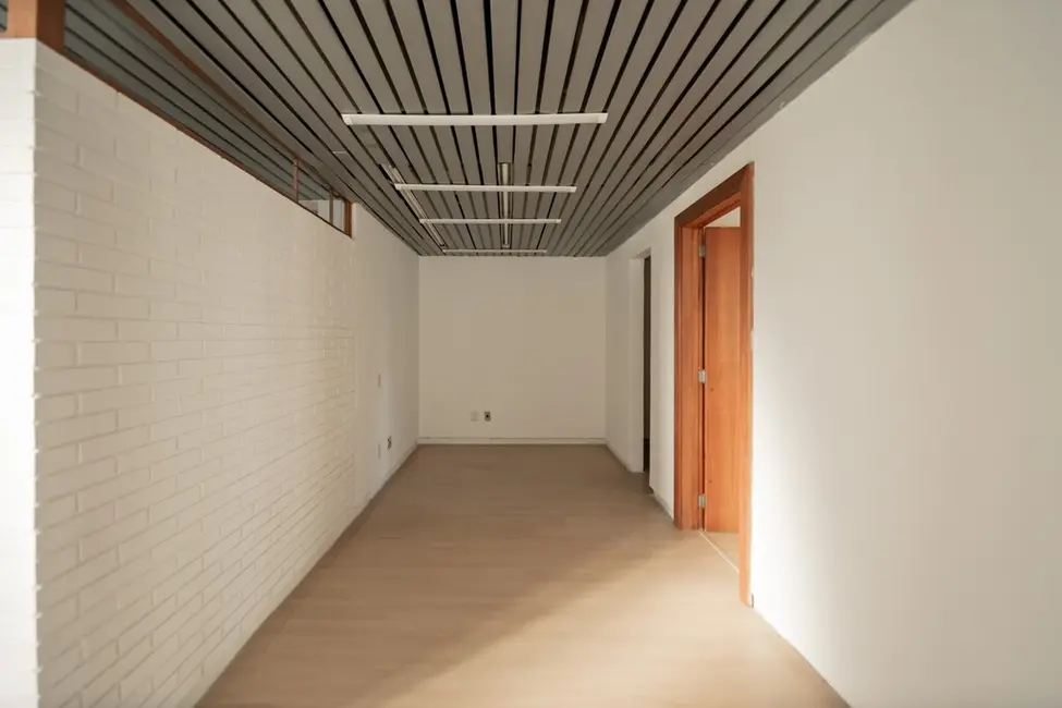 Foto 2 de Sala Comercial à venda, 320m2 em Petrópolis, Porto Alegre - RS