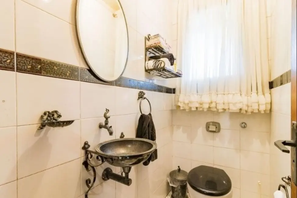 Casa com 4 quartos à venda, 290m2 em Ipanema, Porto Alegre - RS - imagem 6 Foto 6 de Casa com 4 quartos à venda, 290m2 em Ipanema, Porto Alegre - RS