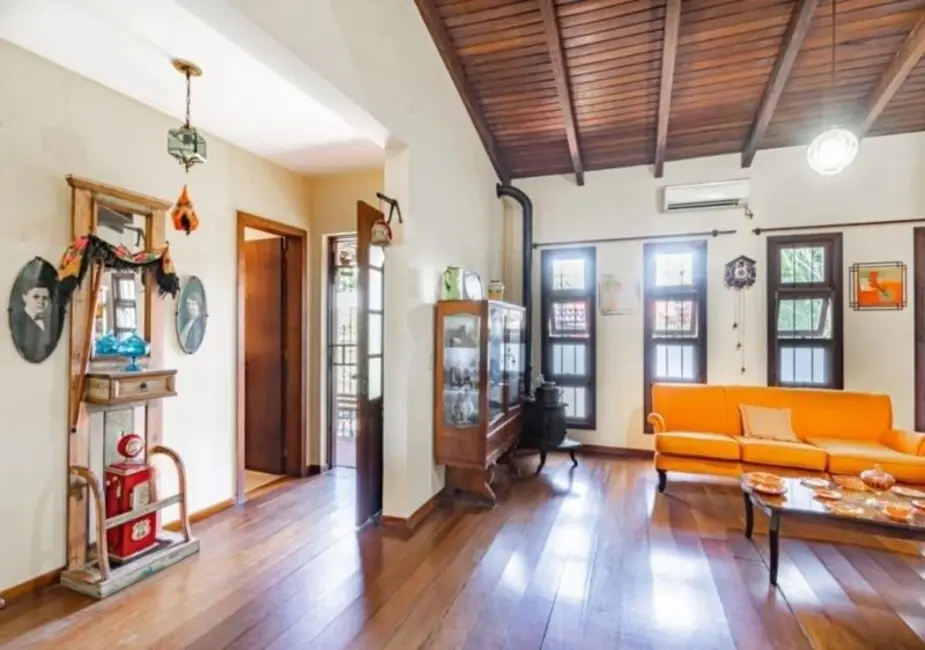 Casa com 3 quartos à venda, 235m2 em Guarujá, Porto Alegre - RS - imagem 9 Foto 9 de Casa com 3 quartos à venda, 235m2 em Guarujá, Porto Alegre - RS