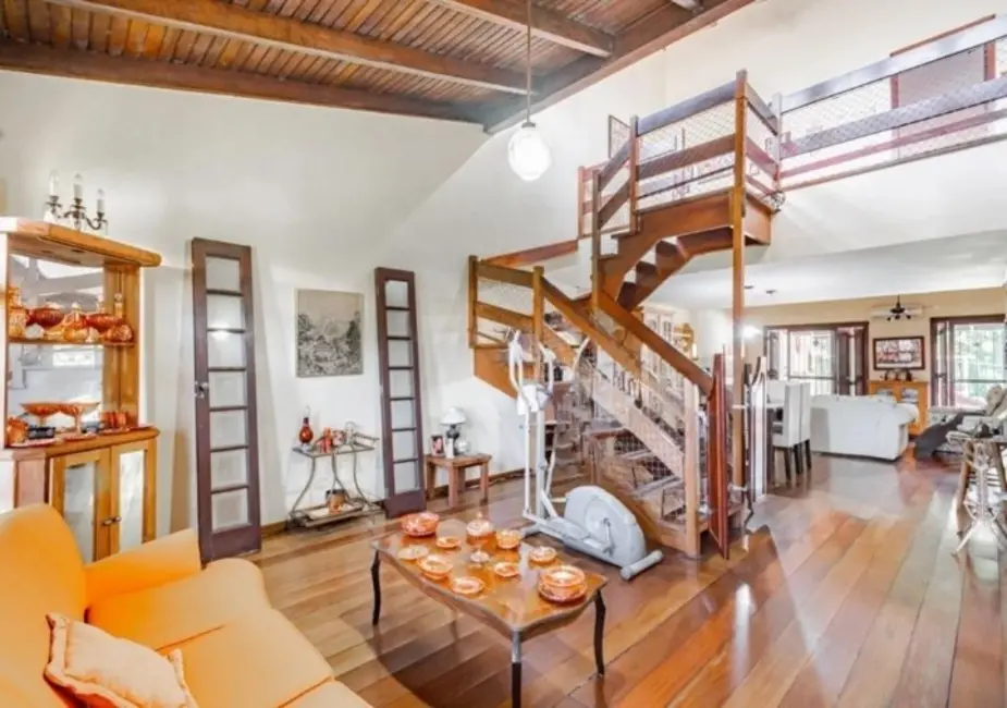 Casa com 3 quartos à venda, 235m2 em Guarujá, Porto Alegre - RS - imagem 7 Foto 7 de Casa com 3 quartos à venda, 235m2 em Guarujá, Porto Alegre - RS