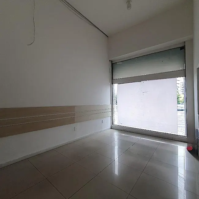 Loja para alugar, 130m2 em Higienópolis, Porto Alegre - RS - imagem 5 Foto 5 de Loja para alugar, 130m2 em Higienópolis, Porto Alegre - RS