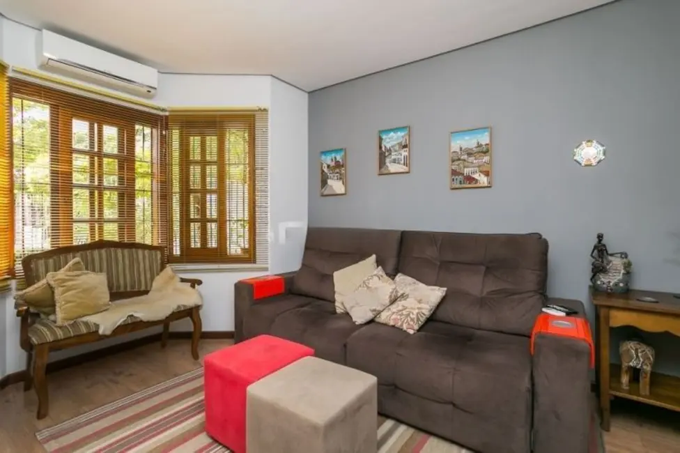 Foto 2 de Casa com 3 quartos à venda, 147m2 em Guarujá, Porto Alegre - RS