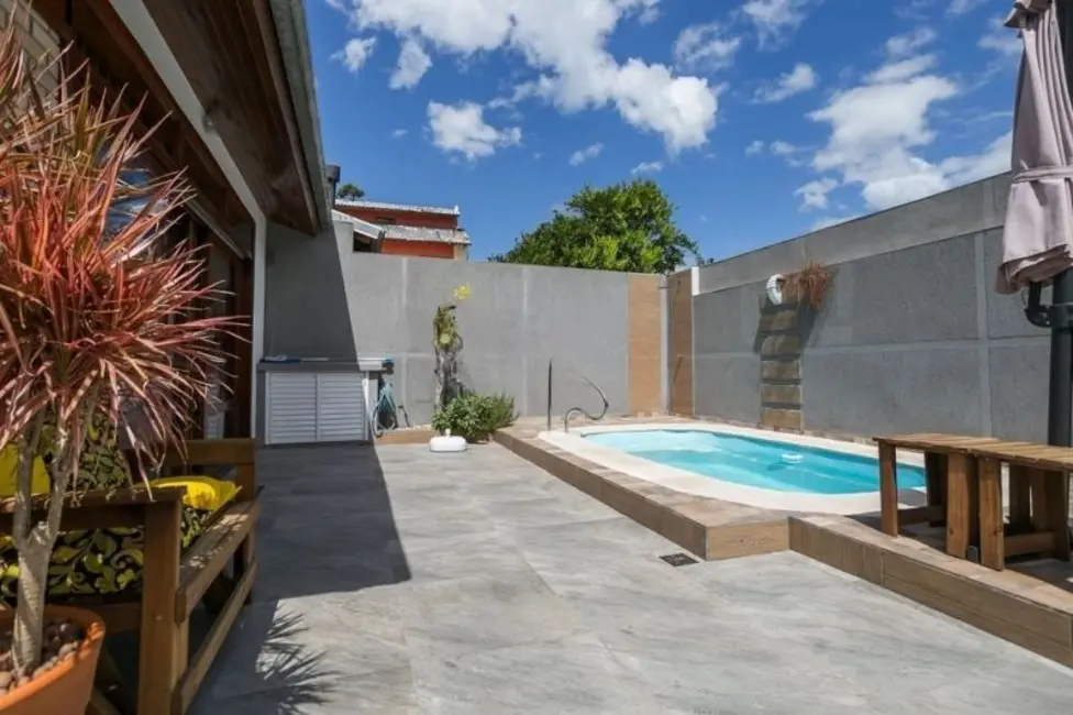 Foto 1 de Casa com 3 quartos à venda, 147m2 em Guarujá, Porto Alegre - RS