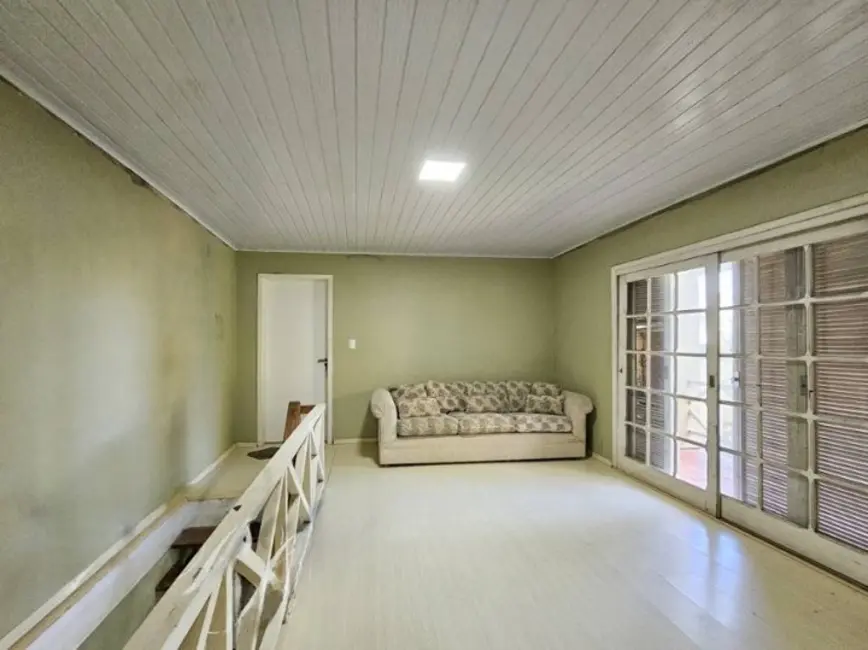 Casa com 3 quartos à venda, 290m2 em Jardim Itu Sabará, Porto Alegre - RS - imagem 9 Foto 9 de Casa com 3 quartos à venda, 290m2 em Jardim Itu Sabará, Porto Alegre - RS