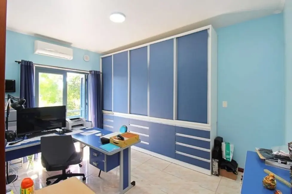 Casa com 4 quartos à venda, 375m2 em Jardim Itu Sabará, Porto Alegre - RS - imagem 4 Foto 4 de Casa com 4 quartos à venda, 375m2 em Jardim Itu Sabará, Porto Alegre - RS