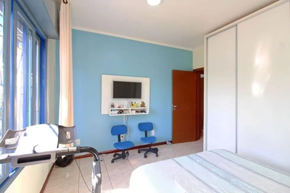 Casa com 4 quartos à venda, 375m2 em Jardim Itu Sabará, Porto Alegre - RS - imagem 8 Foto 8 de Casa com 4 quartos à venda, 375m2 em Jardim Itu Sabará, Porto Alegre - RS