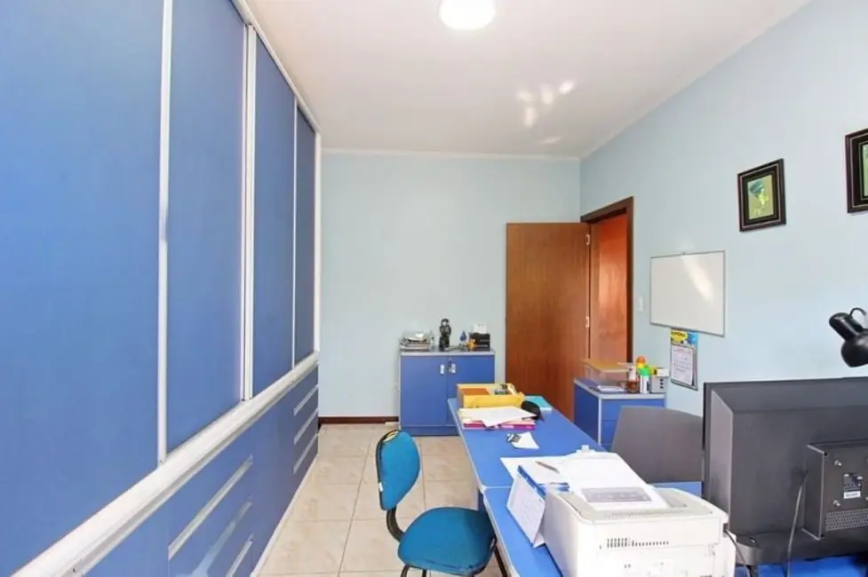 Casa com 4 quartos à venda, 375m2 em Jardim Itu Sabará, Porto Alegre - RS - imagem 6 Foto 6 de Casa com 4 quartos à venda, 375m2 em Jardim Itu Sabará, Porto Alegre - RS