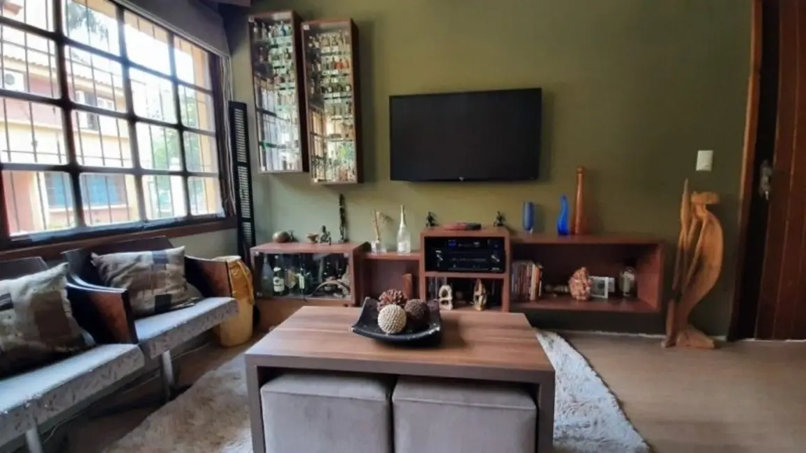 Casa com 3 quartos à venda, 117m2 em Medianeira, Porto Alegre - RS - imagem 1 Foto 1 de Casa com 3 quartos à venda, 117m2 em Medianeira, Porto Alegre - RS