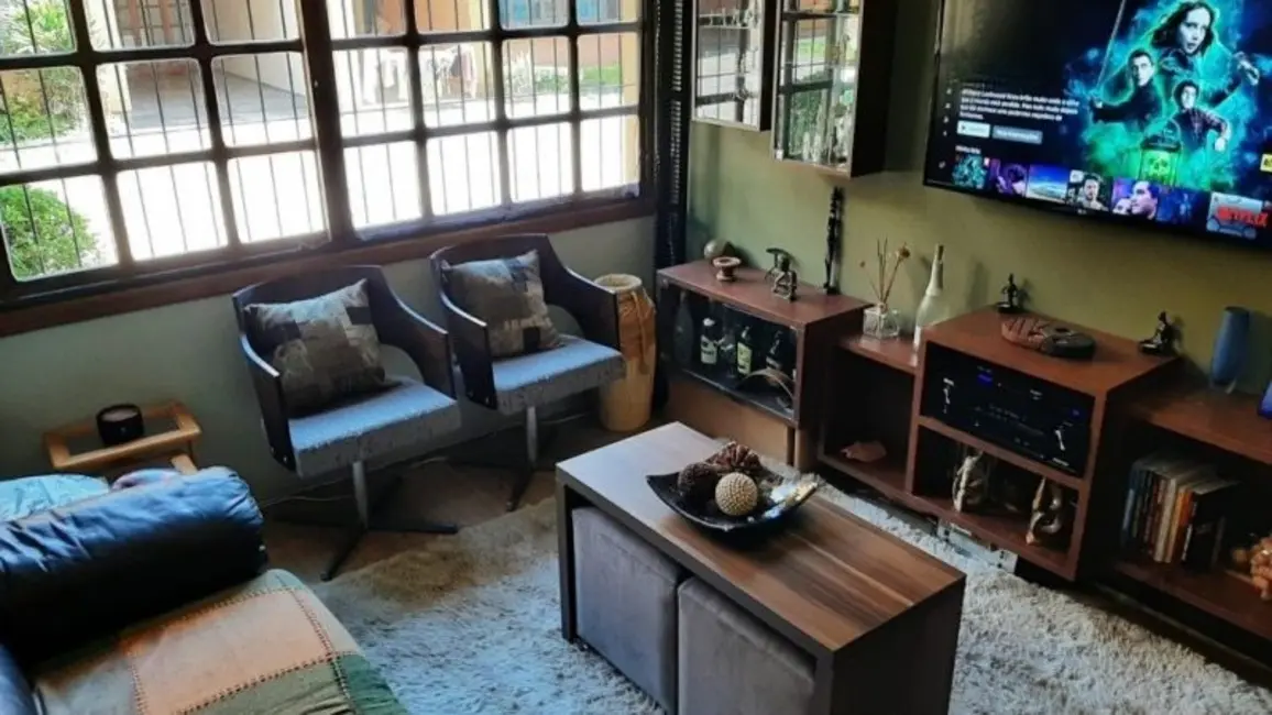 Casa com 3 quartos à venda, 117m2 em Medianeira, Porto Alegre - RS - imagem 3 Foto 3 de Casa com 3 quartos à venda, 117m2 em Medianeira, Porto Alegre - RS