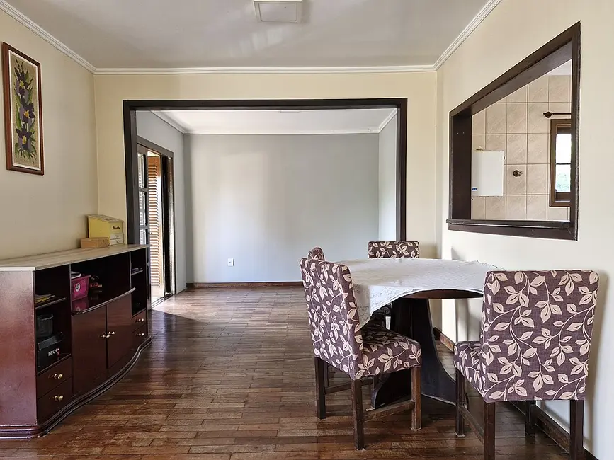 Casa com 5 quartos à venda, 347m2 em Jardim Itu Sabará, Porto Alegre - RS - imagem 9 Foto 9 de Casa com 5 quartos à venda, 347m2 em Jardim Itu Sabará, Porto Alegre - RS