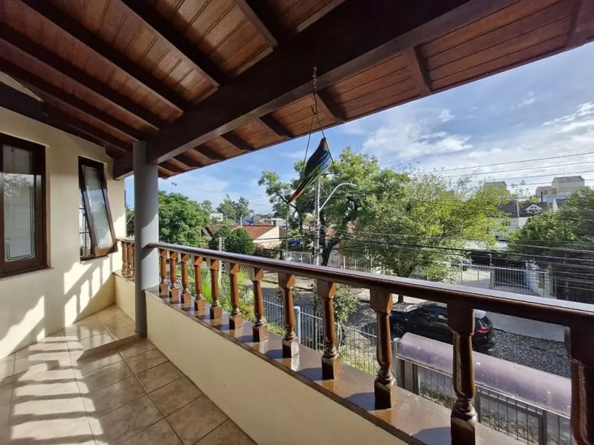 Casa com 5 quartos à venda, 347m2 em Jardim Itu Sabará, Porto Alegre - RS - imagem 4 Foto 4 de Casa com 5 quartos à venda, 347m2 em Jardim Itu Sabará, Porto Alegre - RS