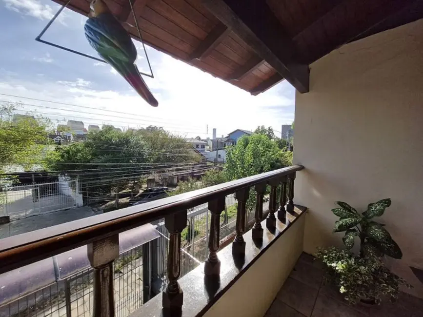 Casa com 5 quartos à venda, 347m2 em Jardim Itu Sabará, Porto Alegre - RS - imagem 5 Foto 5 de Casa com 5 quartos à venda, 347m2 em Jardim Itu Sabará, Porto Alegre - RS