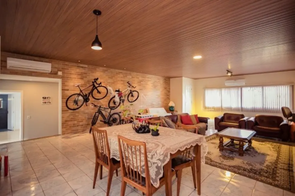Foto 2 de Casa com 3 quartos à venda, 413m2 em Jardim Itu Sabará, Porto Alegre - RS