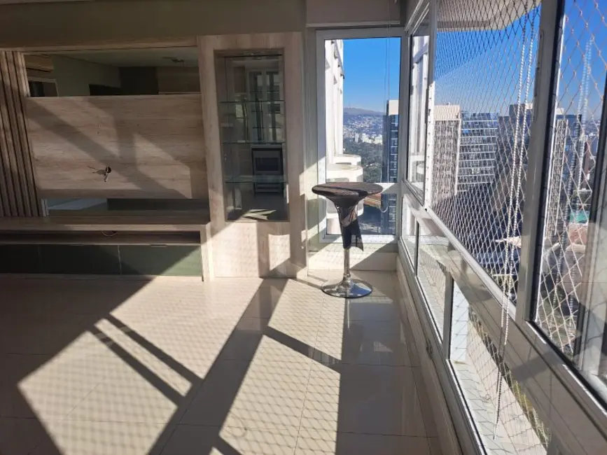 Apartamento com 3 quartos à venda, 105m2 em Porto Alegre - RS - imagem 4 Foto 4 de Apartamento com 3 quartos à venda, 105m2 em Porto Alegre - RS