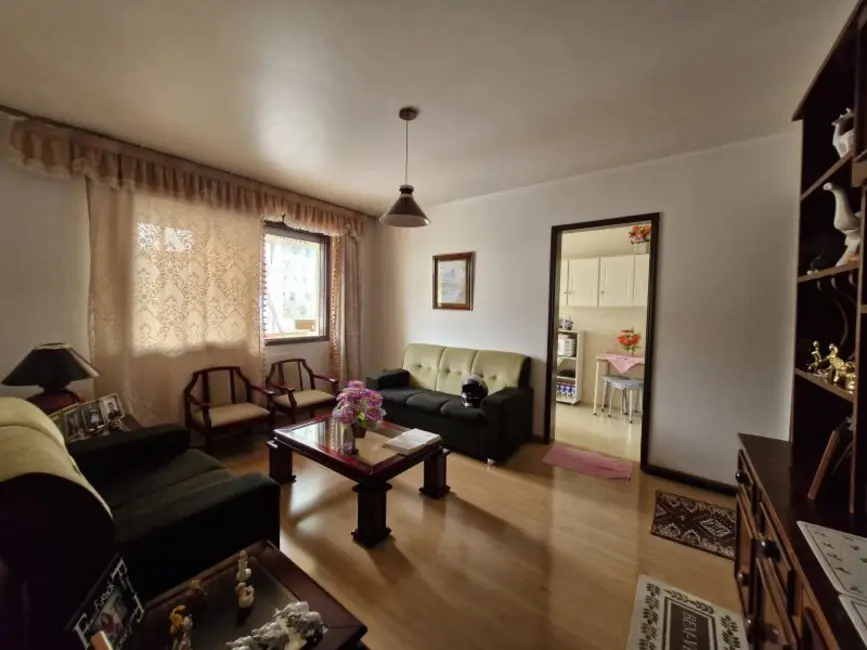 Apartamento com 3 quartos à venda, 77m2 em Vila Ipiranga, Porto Alegre - RS - imagem 5 Foto 5 de Apartamento com 3 quartos à venda, 77m2 em Vila Ipiranga, Porto Alegre - RS