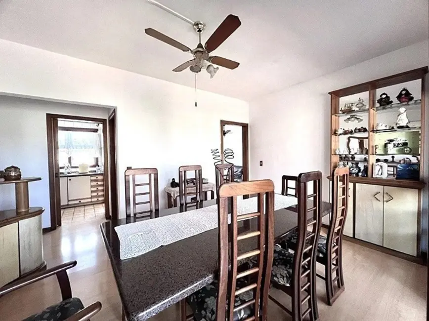 Apartamento com 3 quartos à venda, 100m2 em Menino Deus, Porto Alegre - RS - imagem 4 Foto 4 de Apartamento com 3 quartos à venda, 100m2 em Menino Deus, Porto Alegre - RS