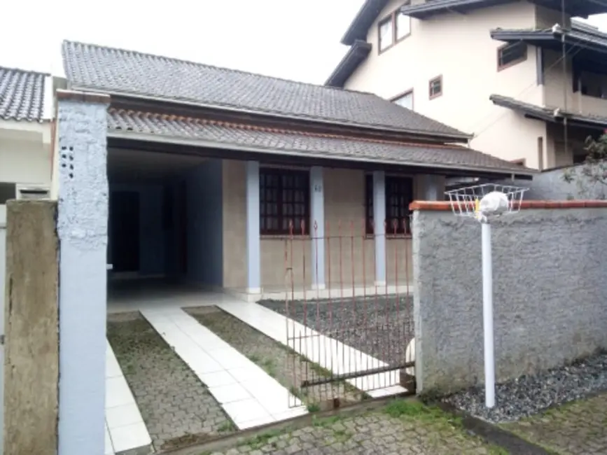 Foto 3 de Casa com 3 quartos à venda, 170m2 em Parque Guarani, Joinville - SC