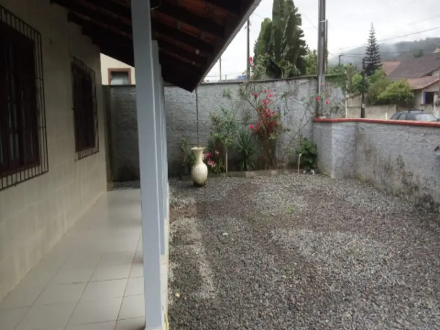 Foto 4 de Casa com 3 quartos à venda, 170m2 em Parque Guarani, Joinville - SC