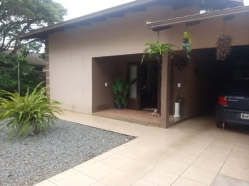 Foto 3 de Casa com 2 quartos à venda, 150m2 em Adhemar Garcia, Joinville - SC