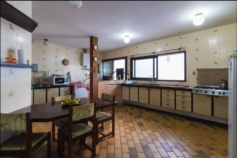 Casa com 4 quartos à venda, 350m2 em Santa Cândida, Curitiba - PR - imagem 6 Foto 6 de Casa com 4 quartos à venda, 350m2 em Santa Cândida, Curitiba - PR