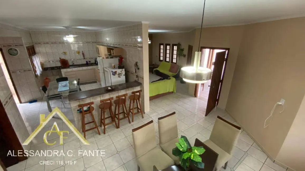 Sobrado com 4 quartos à venda, 253m2 em Itanhaem - SP - imagem 8 Foto 8 de Sobrado com 4 quartos à venda, 253m2 em Itanhaem - SP