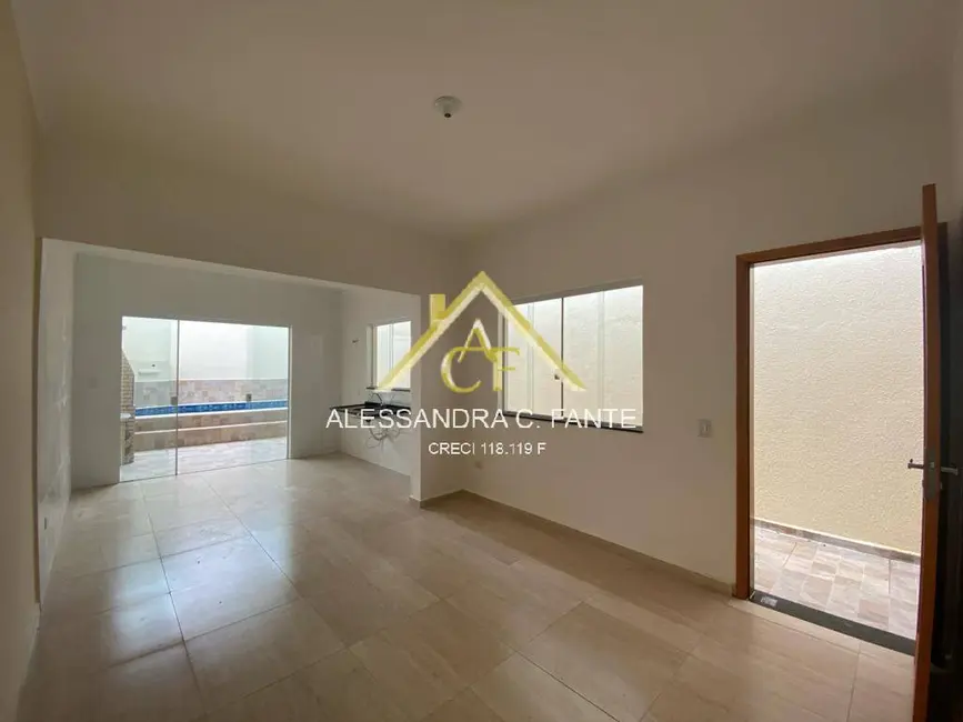 Foto 5 de Casa com 2 quartos à venda, 135m2 em Mongagua - SP