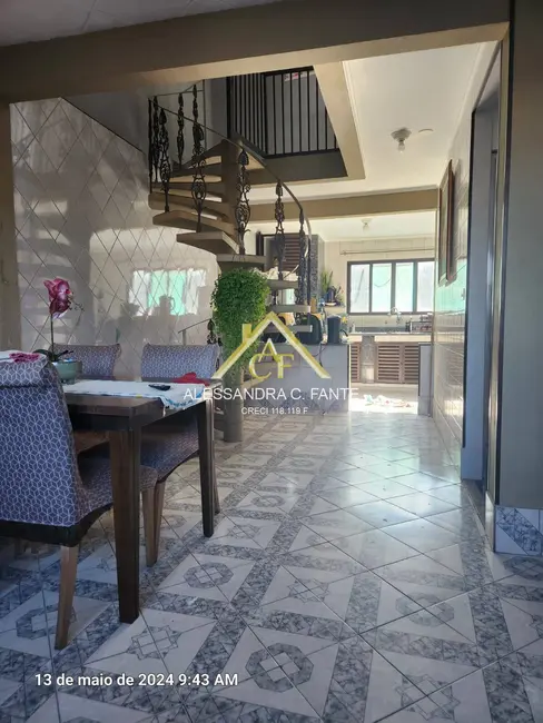 Sobrado com 3 quartos à venda e para alugar, 138m2 em Mongagua - SP - imagem 3 Foto 3 de Sobrado com 3 quartos à venda e para alugar, 138m2 em Mongagua - SP