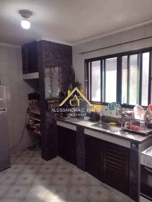 Sobrado com 3 quartos à venda e para alugar, 138m2 em Mongagua - SP - imagem 5 Foto 5 de Sobrado com 3 quartos à venda e para alugar, 138m2 em Mongagua - SP