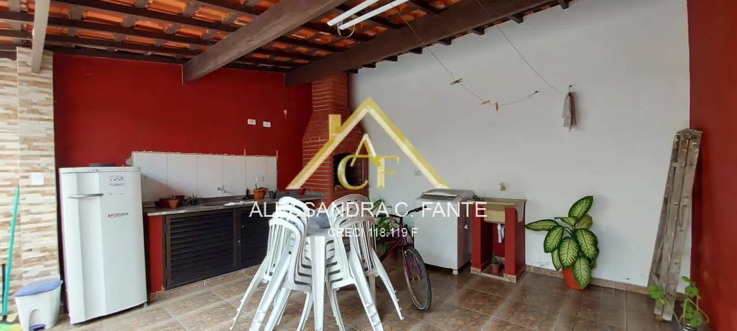 Foto 4 de Casa com 2 quartos à venda, 150m2 em Mongagua - SP