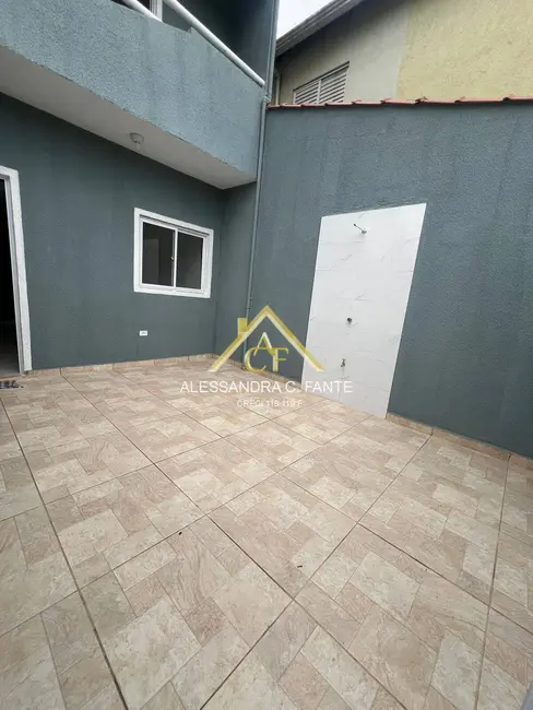 Foto 2 de Sobrado com 2 quartos à venda, 61m2 em Mongagua - SP