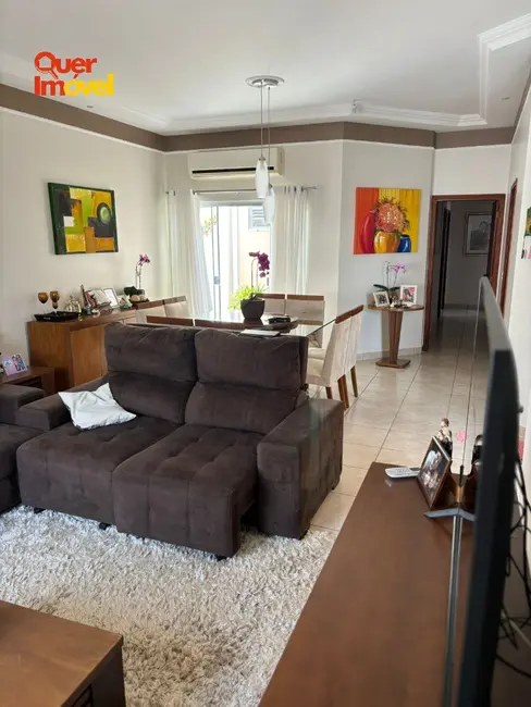 Casa com 3 quartos à venda, 200m2 em Residencial e Comercial Palmares, Ribeirao Preto - SP - imagem 5 Foto 5 de Casa com 3 quartos à venda, 200m2 em Residencial e Comercial Palmares, Ribeirao Preto - SP