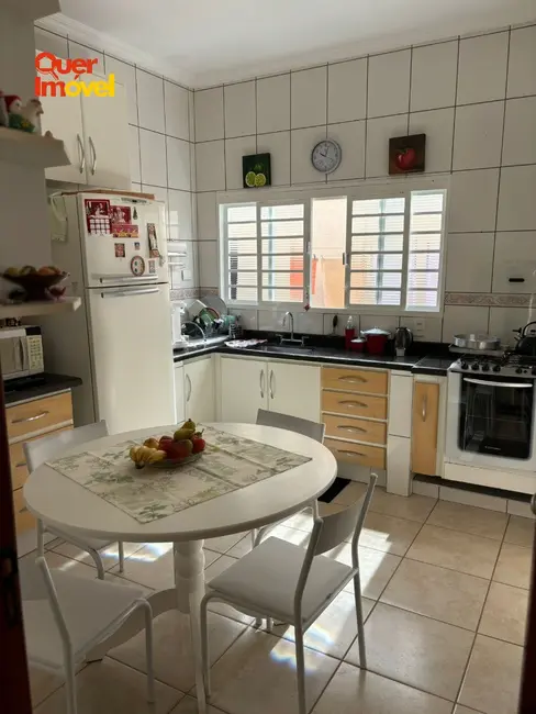 Casa com 3 quartos à venda, 200m2 em Residencial e Comercial Palmares, Ribeirao Preto - SP - imagem 7 Foto 7 de Casa com 3 quartos à venda, 200m2 em Residencial e Comercial Palmares, Ribeirao Preto - SP