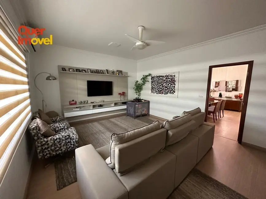 Foto 2 de Casa com 3 quartos à venda, 179m2 em Cravinhos - SP