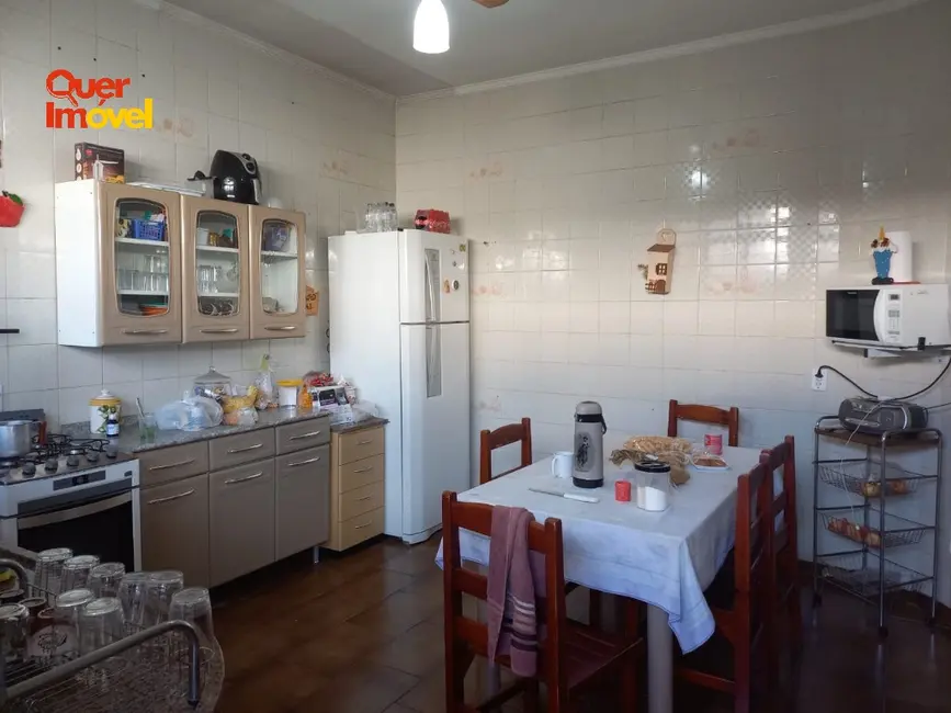 Casa com 3 quartos à venda, 204m2 em Parque dos Bandeirantes, Ribeirao Preto - SP - imagem 4 Foto 4 de Casa com 3 quartos à venda, 204m2 em Parque dos Bandeirantes, Ribeirao Preto - SP