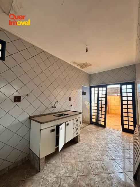 Casa com 2 quartos à venda, 80m2 em Jardim Diva Tarlá de Carvalho, Ribeirao Preto - SP - imagem 3 Foto 3 de Casa com 2 quartos à venda, 80m2 em Jardim Diva Tarlá de Carvalho, Ribeirao Preto - SP