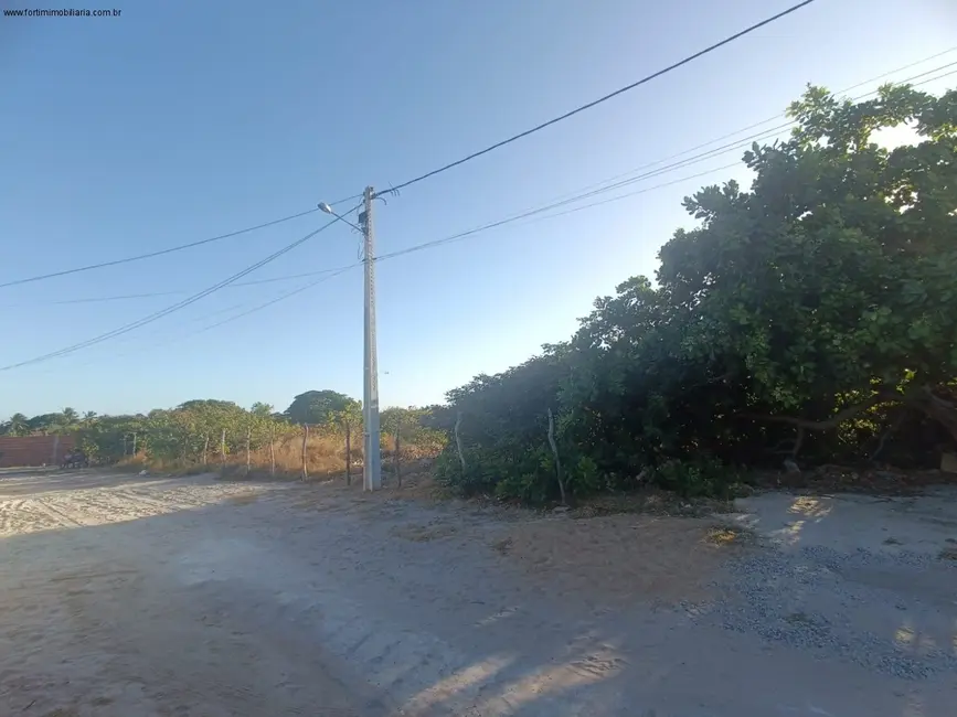 Foto 3 de Terreno / Lote à venda, 300m2 em Fortim - CE