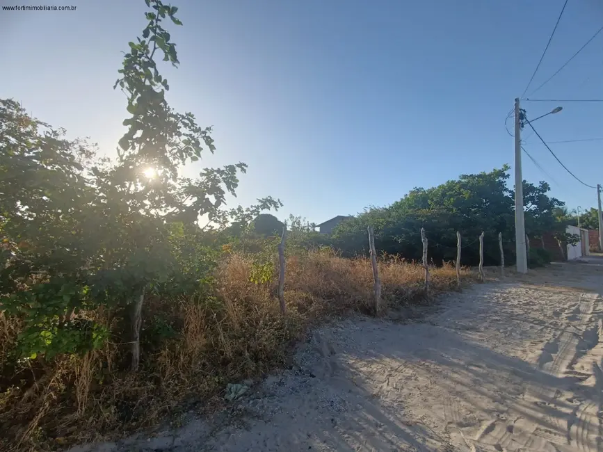Foto 2 de Terreno / Lote à venda, 300m2 em Fortim - CE