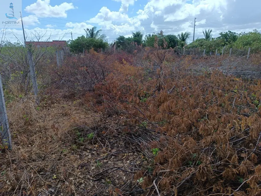 Foto 2 de Terreno / Lote à venda, 700m2 em Aracati - CE