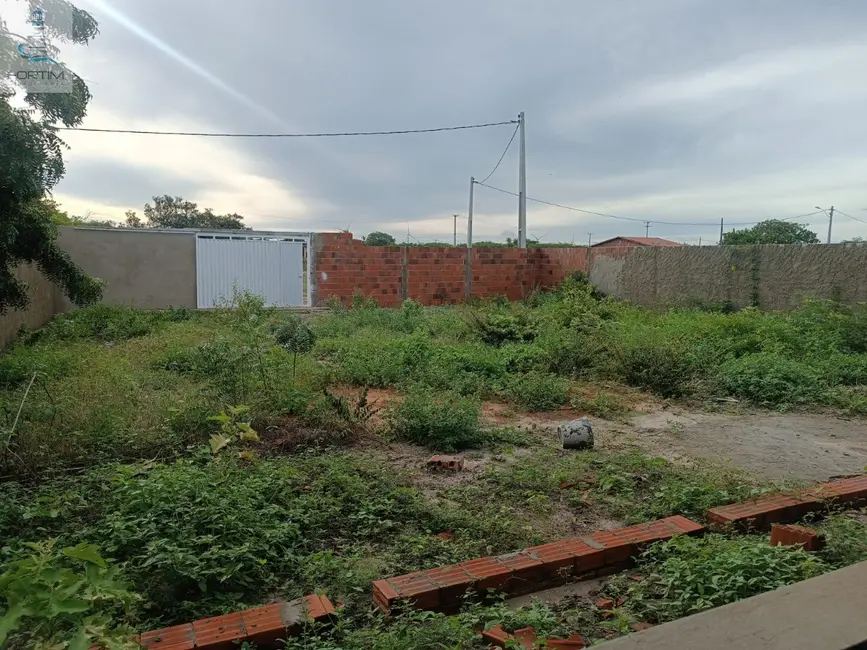 Foto 1 de Terreno / Lote à venda, 400m2 em Fortim - CE