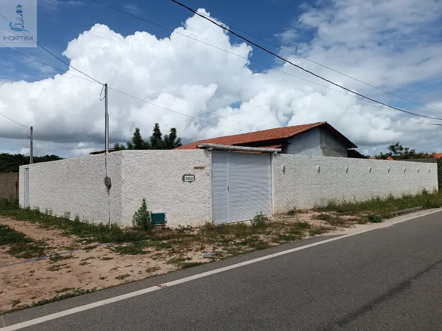Foto 1 de Casa com 2 quartos à venda, 300m2 em Fortim - CE