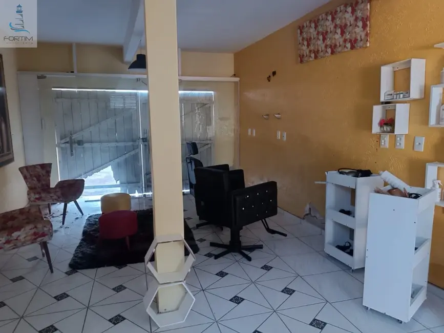 Foto 3 de Casa com 2 quartos à venda, 245m2 em Fortim - CE