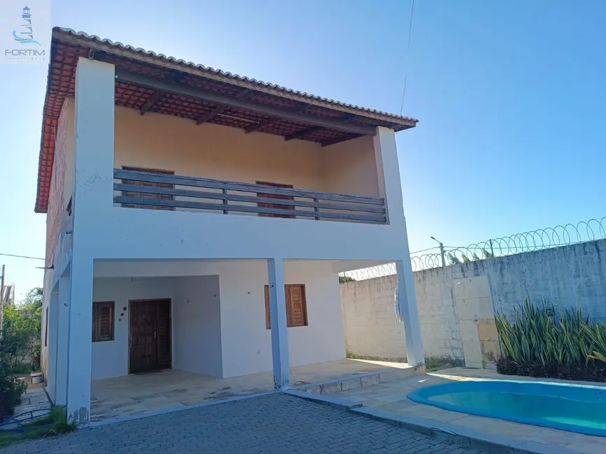 Foto 1 de Casa com 3 quartos à venda, 260m2 em Fortim - CE