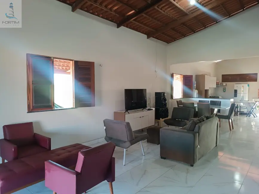 Foto 2 de Casa com 3 quartos à venda, 335m2 em Fortim - CE