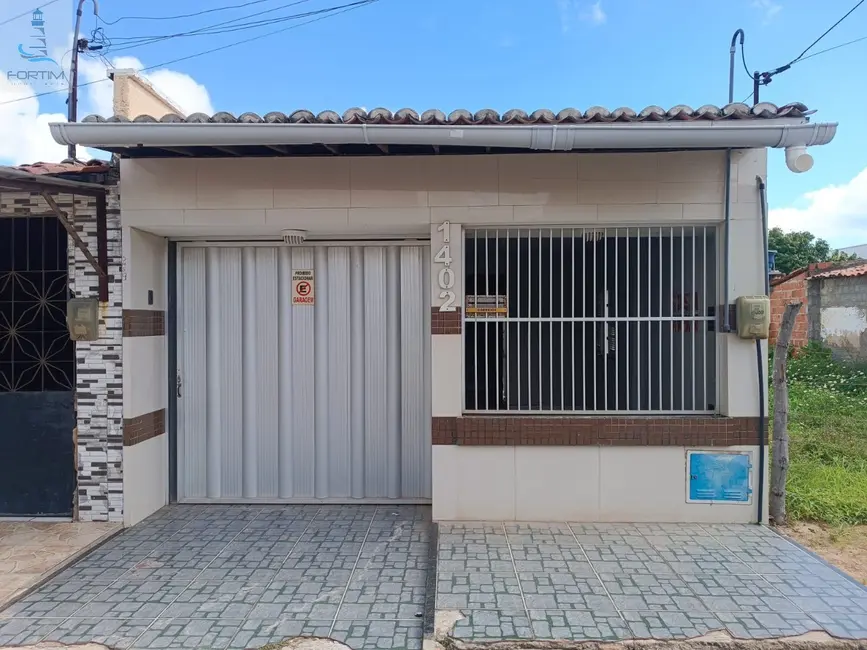 Foto 1 de Casa com 2 quartos à venda, 186m2 em Centro, Fortim - CE