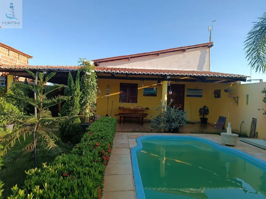 Foto 1 de Casa com 2 quartos à venda, 70m2 em Centro, Fortim - CE